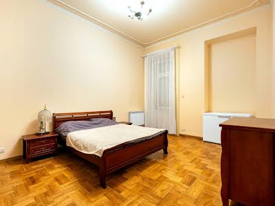 квартира за адресою Героїв Майдану вул. (Гвардійська), 3
