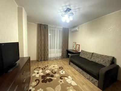 квартира за адресою Богатирська вул., 6-А