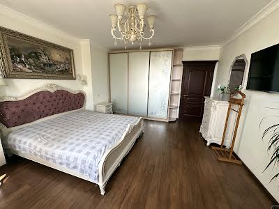 квартира за адресою Ахматова, 30