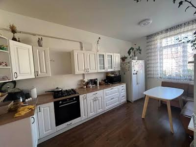квартира за адресою Олександра Довженка вул., 1
