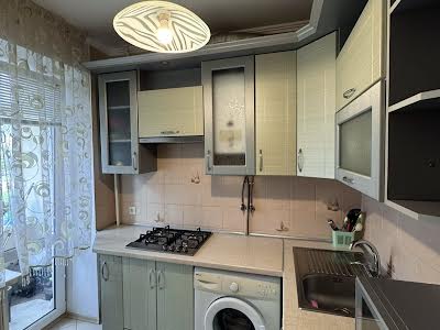 комерційна за адресою Святотроїцька вул., 23