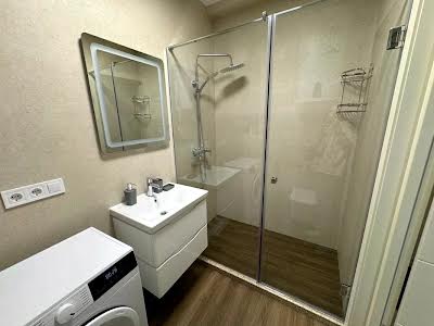 квартира за адресою Літературна вул., 10