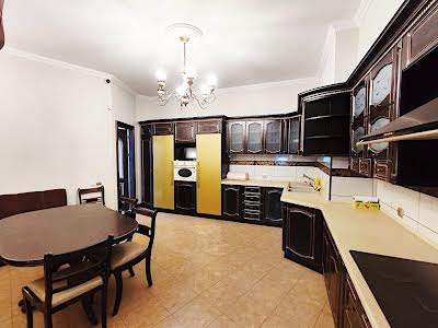квартира за адресою Старонаводницька вул., 6-Б