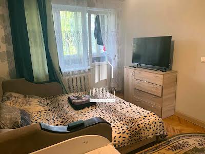 квартира за адресою Космонавта Поповича вул. (Космонавта Волкова), 14