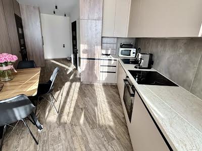 квартира за адресою Новопольова вул., 2