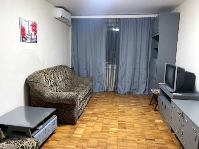 квартира за адресою Академіка Булаховського вул., 15а