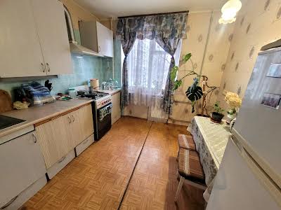 квартира за адресою Молодіжна вул., 76