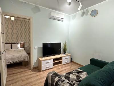 квартира за адресою Салютна вул., 2
