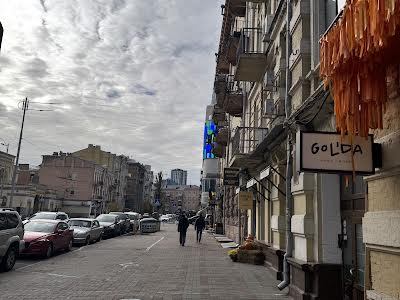 квартира за адресою Шота Руставелі вул., 10