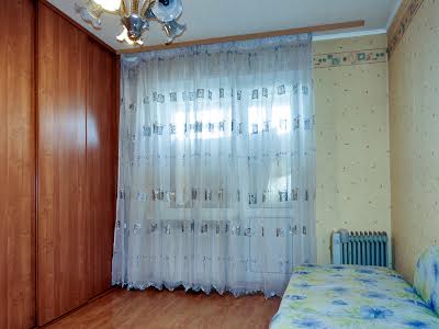 квартира по адресу Ревуцкого ул., 42