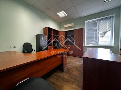 комерційна за адресою Травнева вул., 35