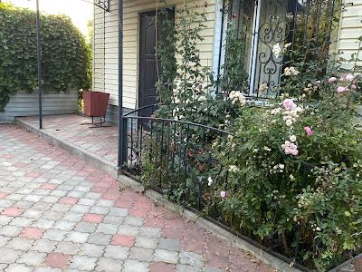 комерційна за адресою Соборності вул., 142