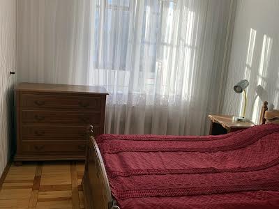 квартира за адресою Злуки, 15