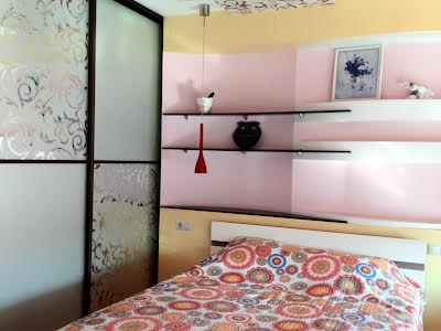 квартира за адресою Королеви Єлизавети ІІ вул. (Глинки), 2