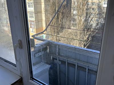 квартира за адресою Соборна вул. (50 років Жовтня), 777