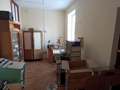 комерційна за адресою Домбровського вул., 4