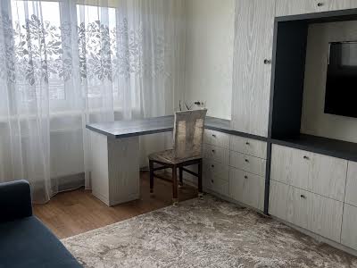 квартира за адресою Героїв полку 