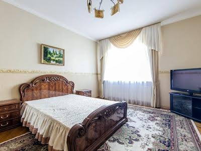 квартира за адресою Старонаводницька вул., 13