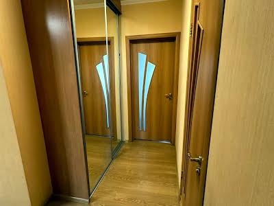 квартира за адресою Срібнокільська вул., 8