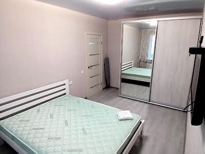 квартира за адресою Лазурна вул., 18а