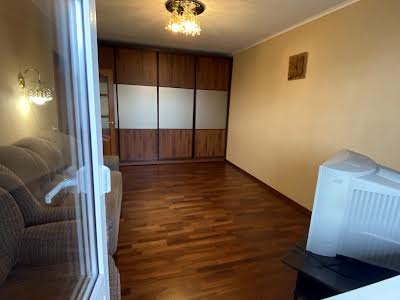 квартира за адресою Лариси Руденко вул., 5