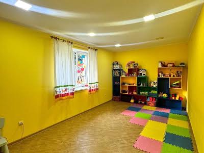 комерційна за адресою Наукова вул., 114
