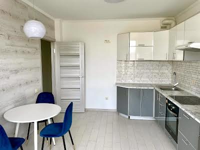 квартира за адресою Авраама Лінкольна вул., 6а