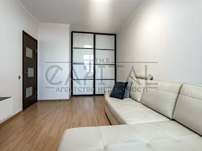 квартира за адресою Анни Ахматової вул., 22