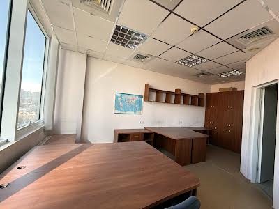комерційна за адресою Королеви Єлизавети ІІ вул. (Глинки), 7