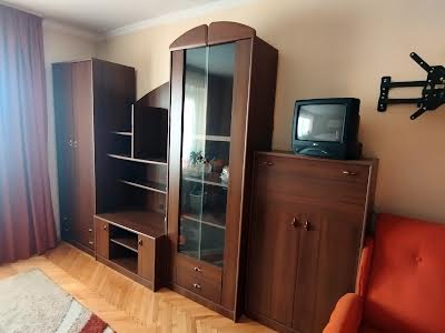 квартира за адресою Ігоря Качуровського пров. (Миколи Руднєва), 1