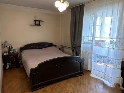 квартира за адресою Анни Ахматової вул., 3-А