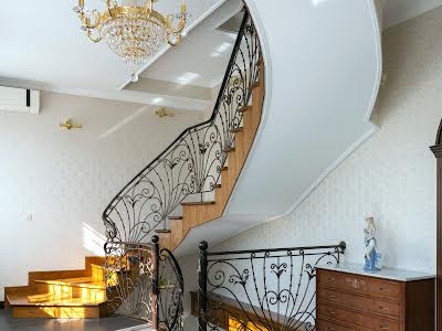 будинок за адресою Крутогірна вул., 8
