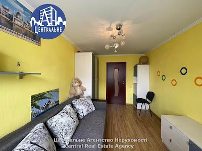 квартира за адресою Головна, 275б