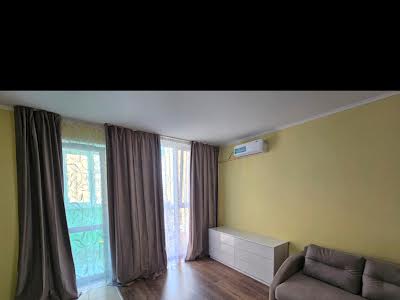 квартира за адресою Сім'ї Кульженків вул. (Петра Дегтяренка), 37