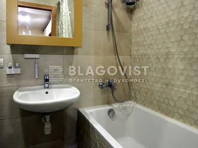 квартира за адресою Софії Русової вул., 3-А