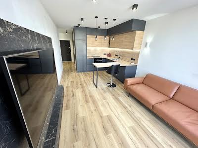 квартира за адресою Дніпровська набережна вул., 18А