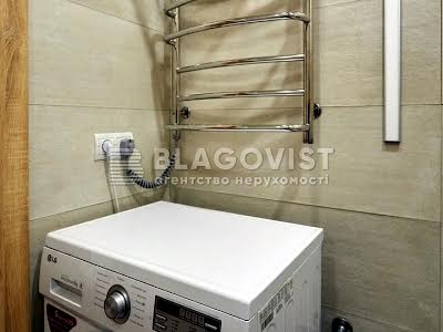 квартира за адресою Софії Русової вул., 3-А