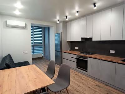 квартира за адресою Співдружності вул., 6