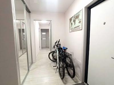 квартира за адресою Гетьмана Петра Дорошенка вул. (Генерала Грушевого), 8