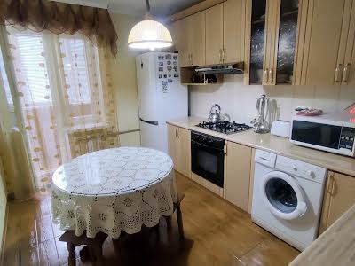 квартира по адресу Металургів, 32б