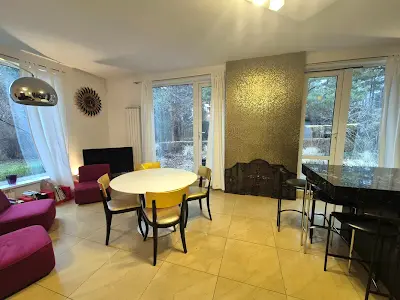 будинок за адресою Центральна вул. (Пролетарська), 1
