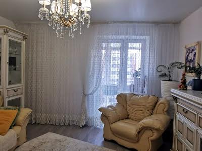 квартира по адресу Українська ул., 83б