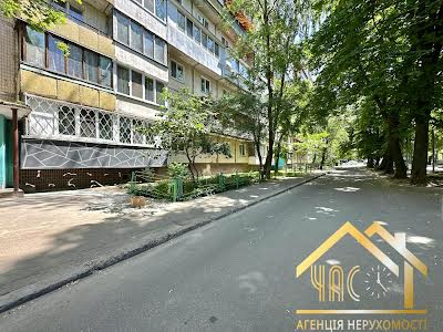 квартира за адресою Автозаводська вул., 25