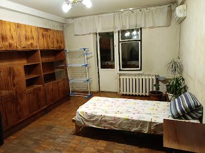 квартира за адресою Автозаводська вул., 27