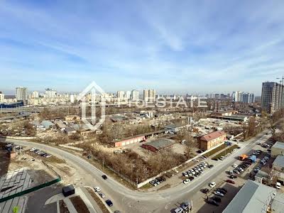 квартира за адресою Причальна вул., 10