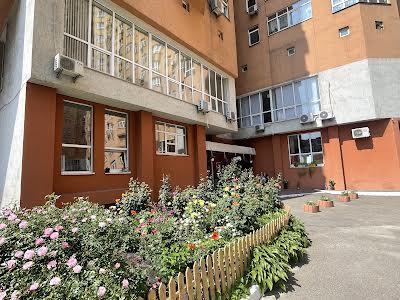 квартира по адресу Александра Мишуги ул., 2