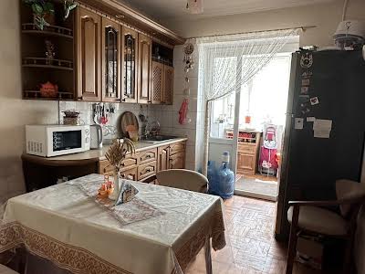 квартира за адресою Анни Ахматової вул., 3-А