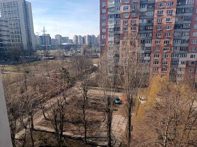 квартира за адресою Правди просп., 72