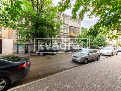 квартира за адресою Межигірська вул., 32А
