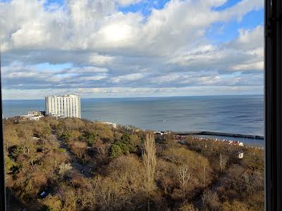 квартира за адресою Літературна вул., 12а